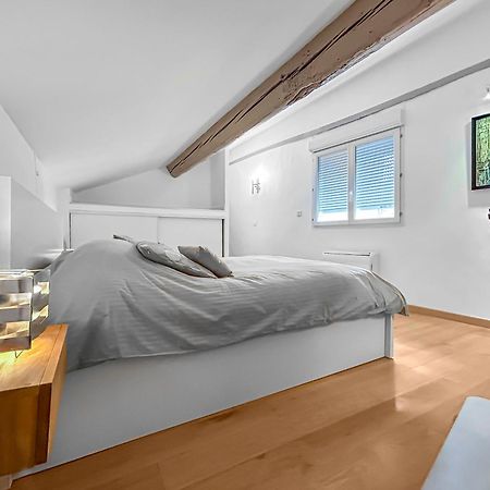 リル・シュル・ラ・ソルギュUn Petit Nid Au Bord De La Sorgueアパートメント エクステリア 写真
